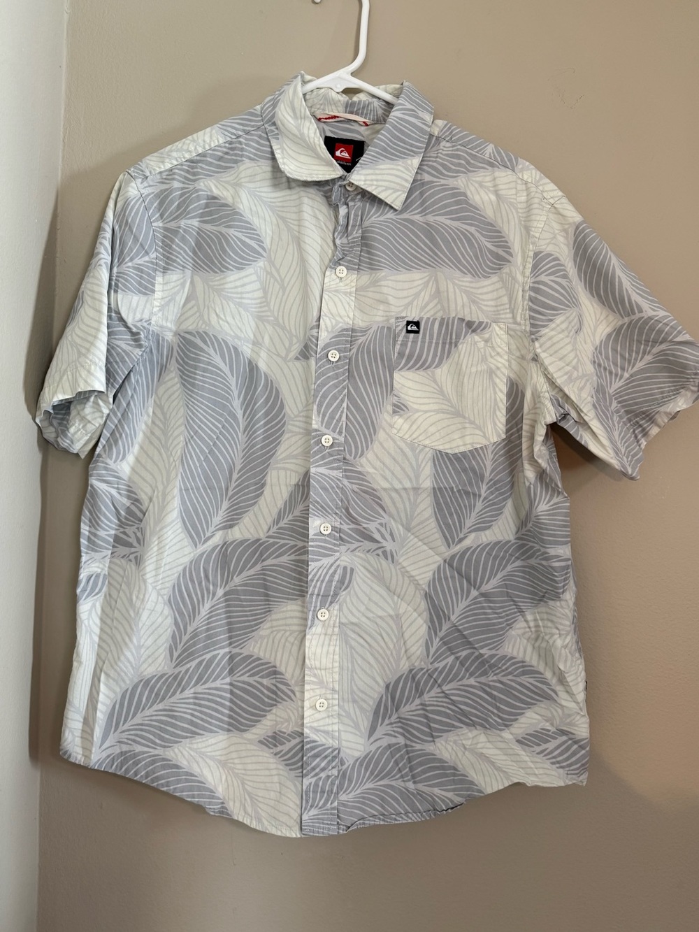 Quiksilver Men’s Short Sleeve Button-Up Shirt — Light Gray & White Leaf Print